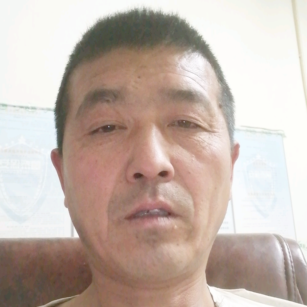 哑铃挽手淡然的照片