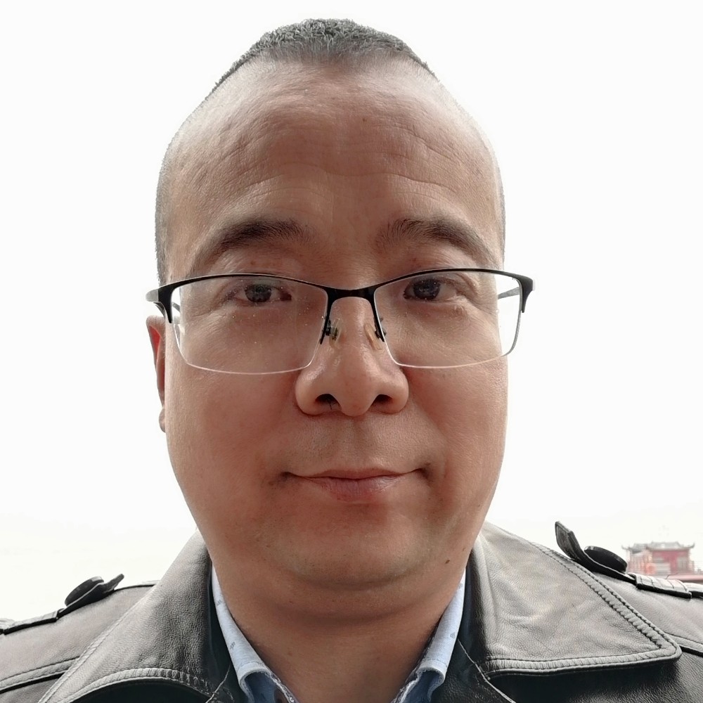 聪慧西装的照片