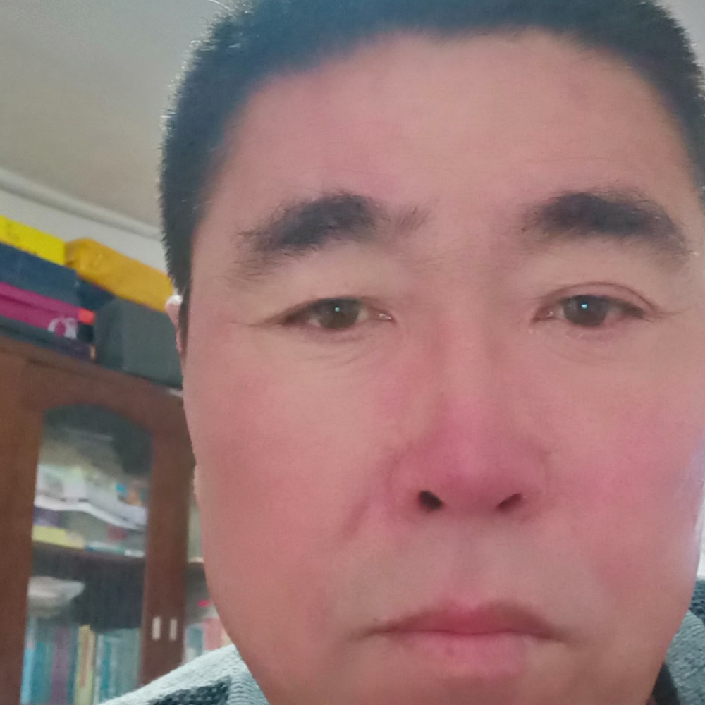 正直蹙眉老师的照片