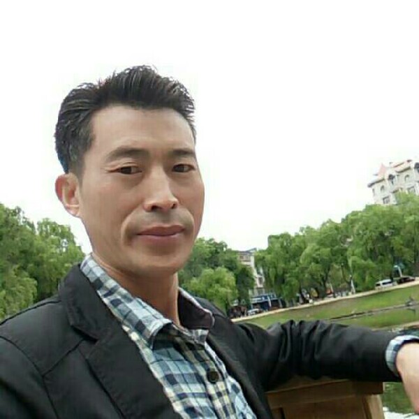 吉祥男人的照片