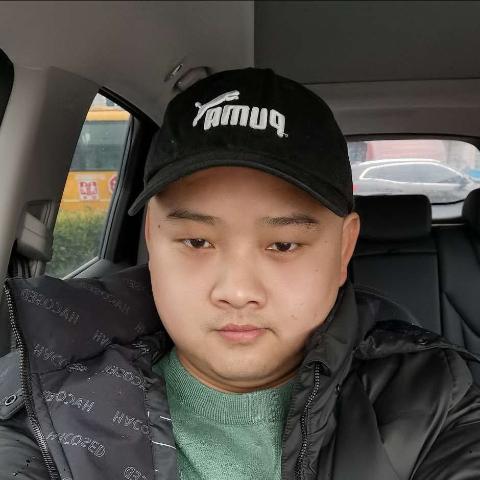 哭泣闻钥匙的照片