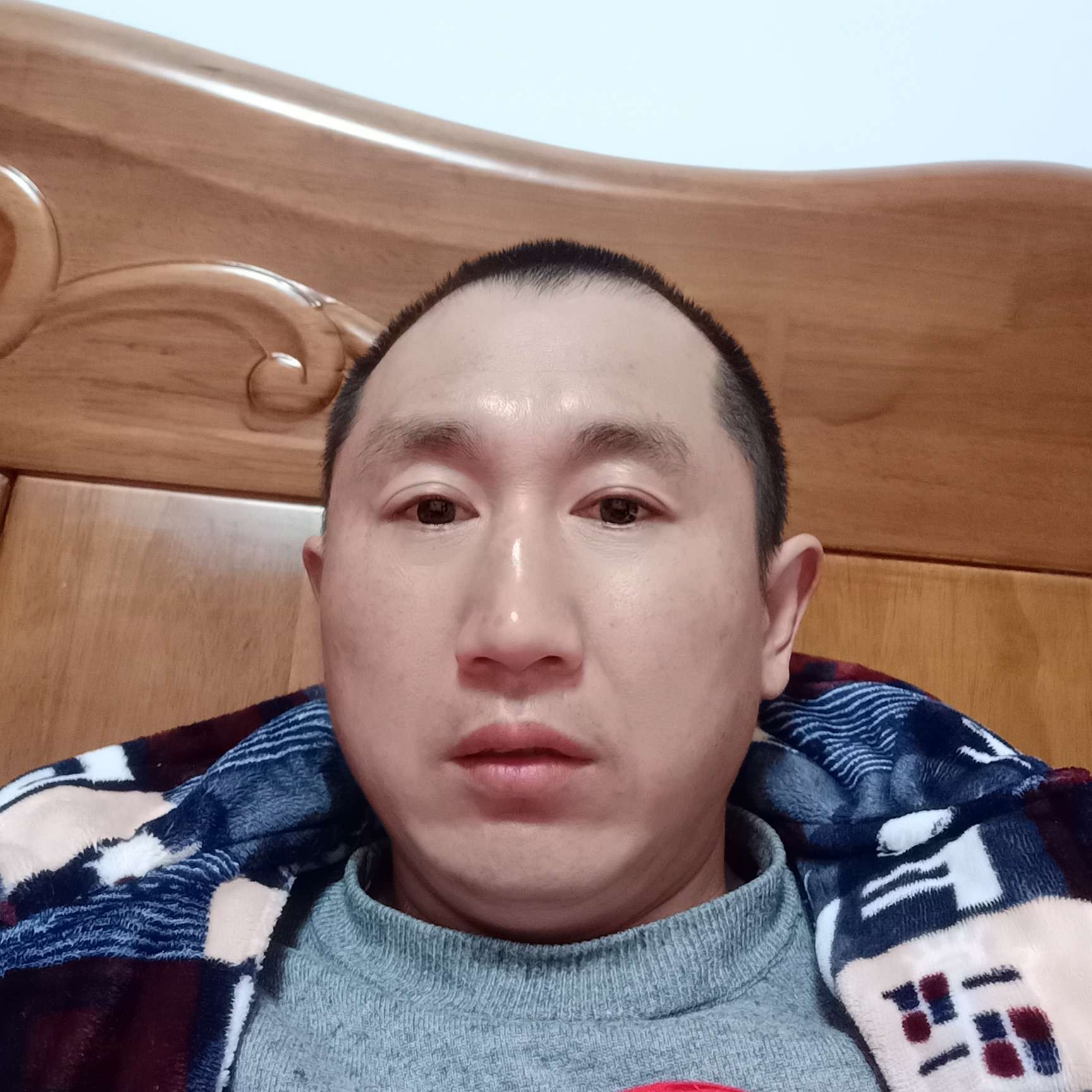 犀牛等待迷路的照片