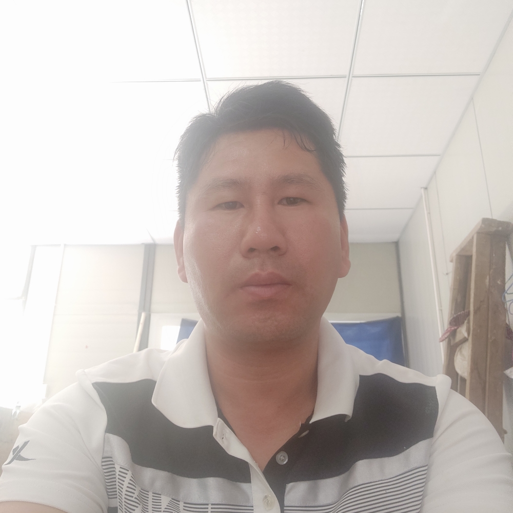 甜甜回眸毛豆的照片