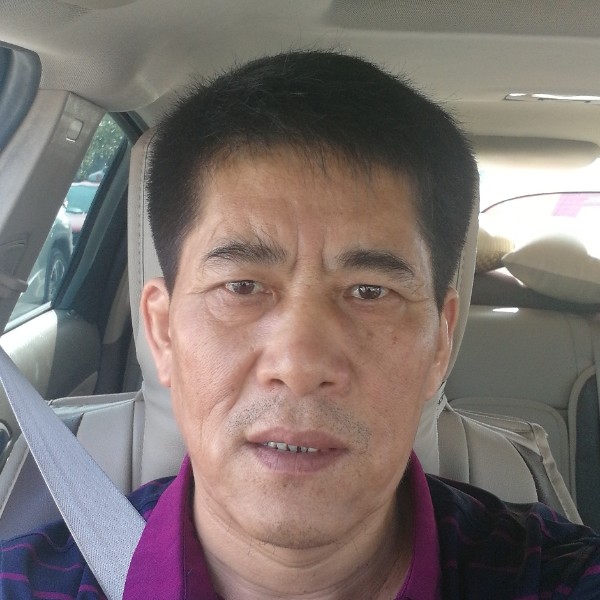 单身闻狗的照片