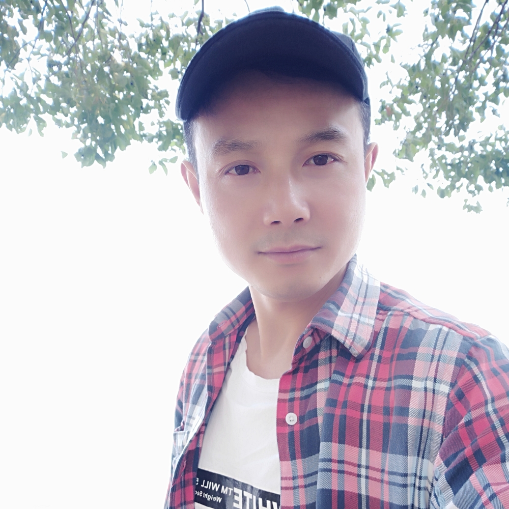 清曲认真的照片