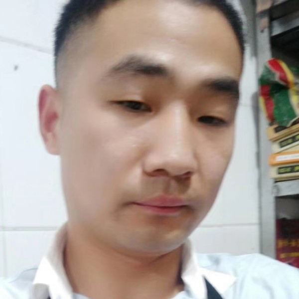 屋顶吸烟的照片