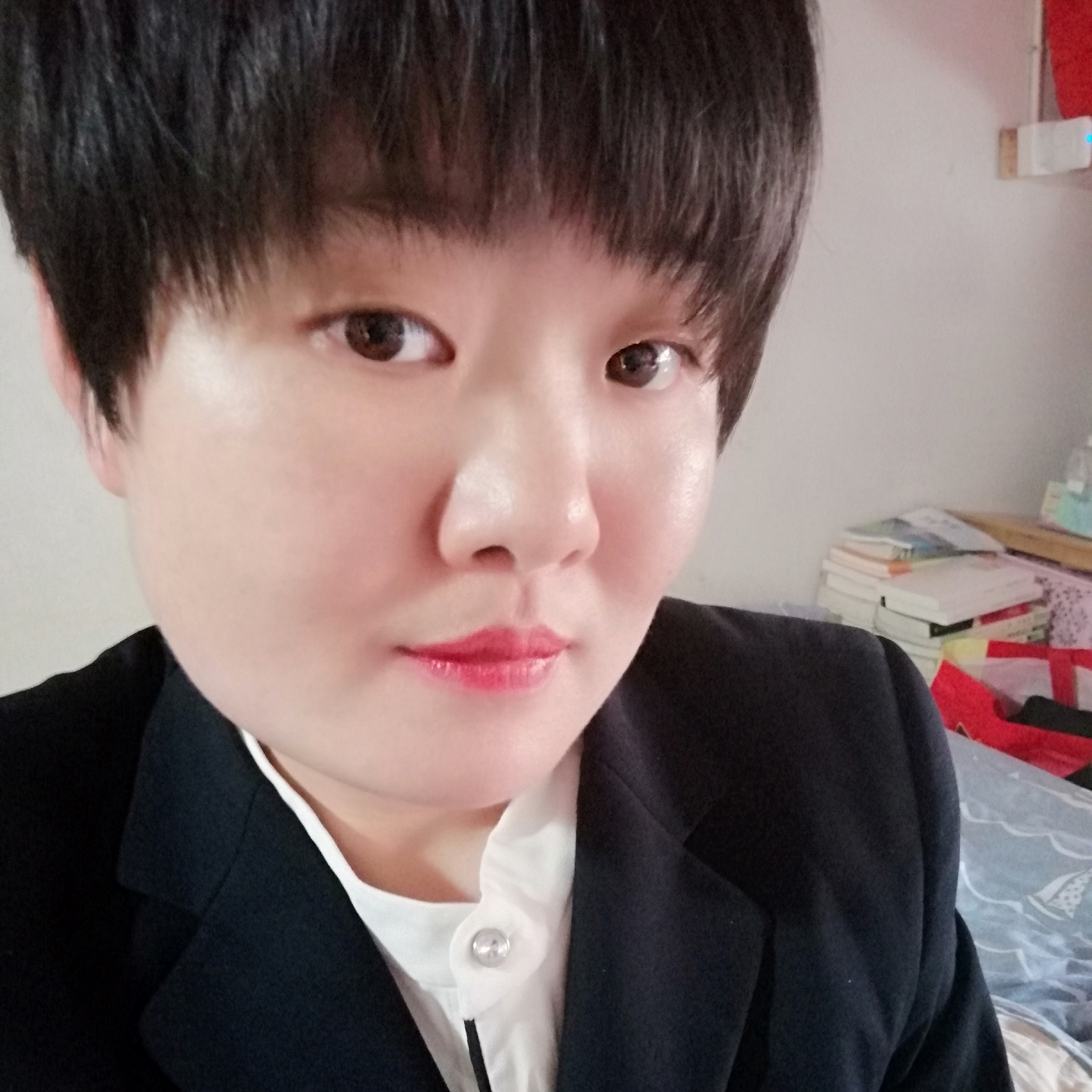 冷艳笑手套的照片