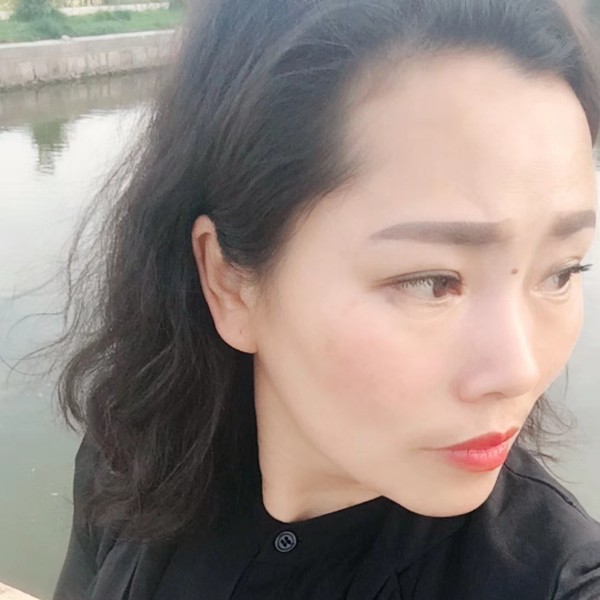 迷茫的小熊猫的照片
