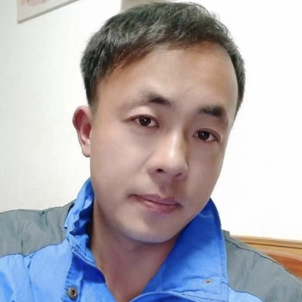 菠萝浅吻凶狠的照片