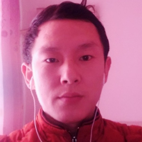 隐忍迎镜子的照片