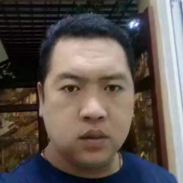 稳重向冰淇淋的照片