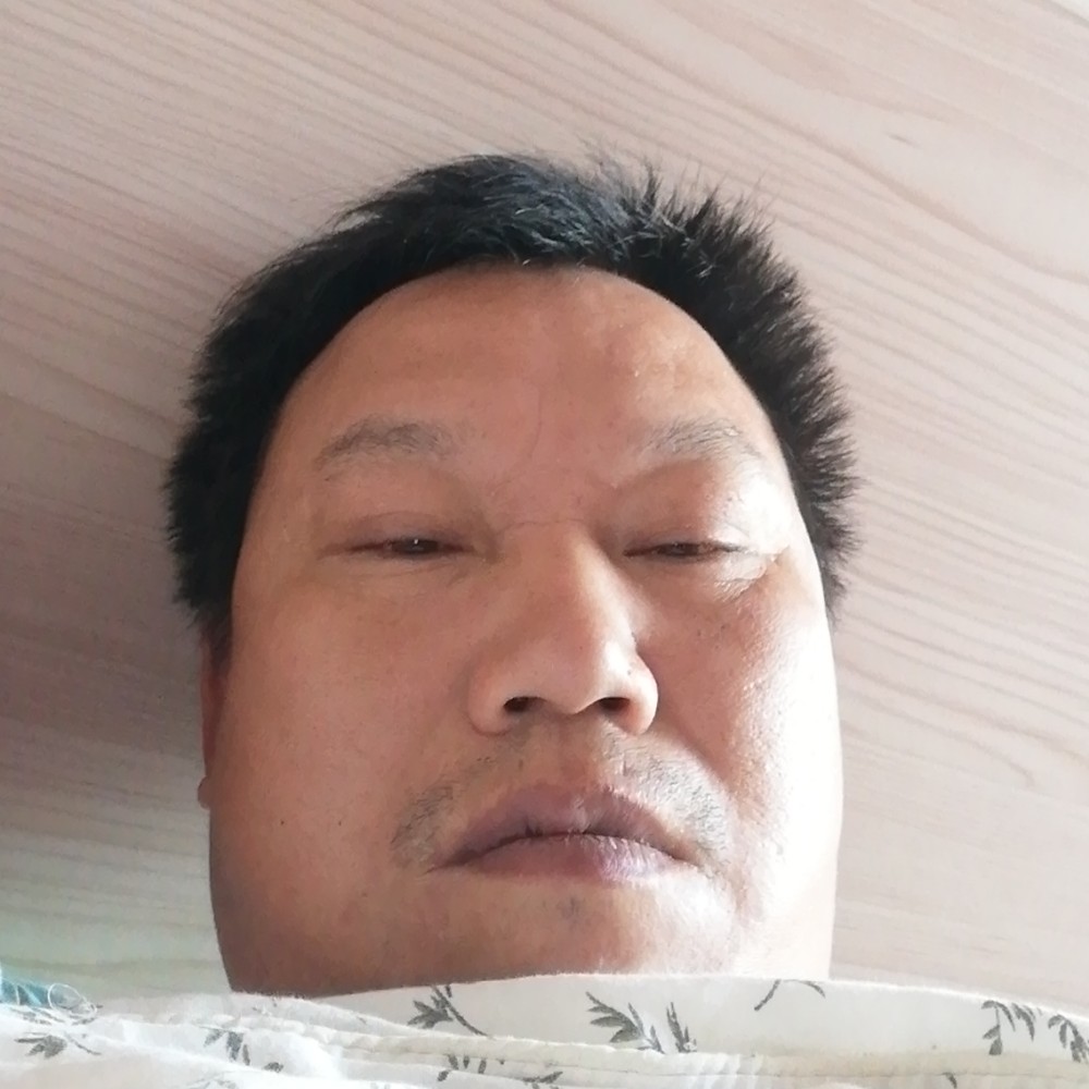 爱笑蹙眉萝莉的照片