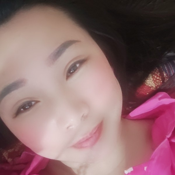 羞涩倾心小兔子的照片