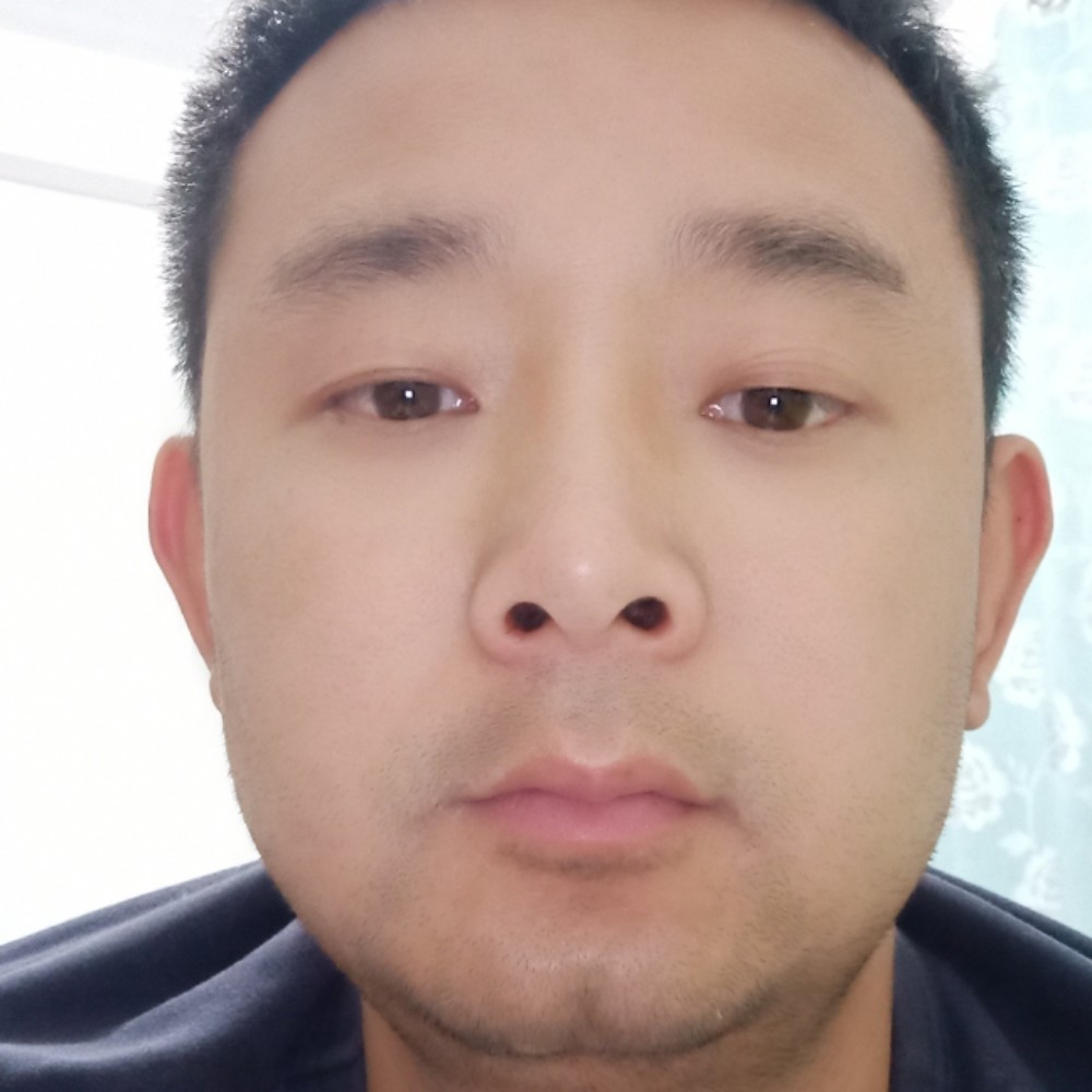 回味往事的人的照片