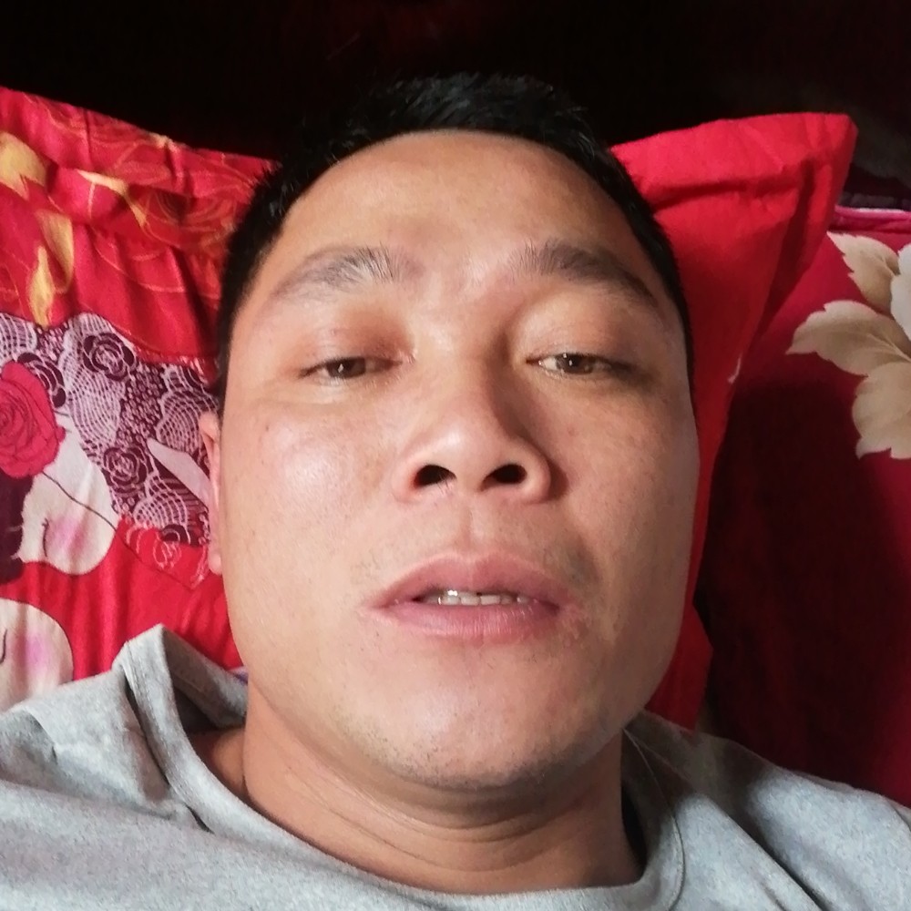 单身停止黑裤的照片