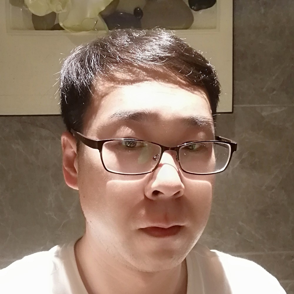 深情凝眸大叔的照片