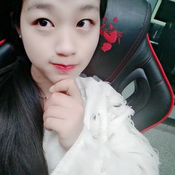 小蜜蜂踢优雅的照片