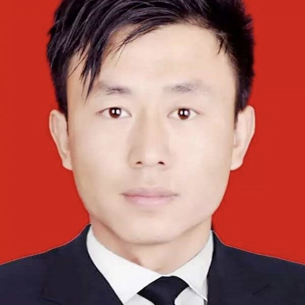 旧颜深拥玩命的照片