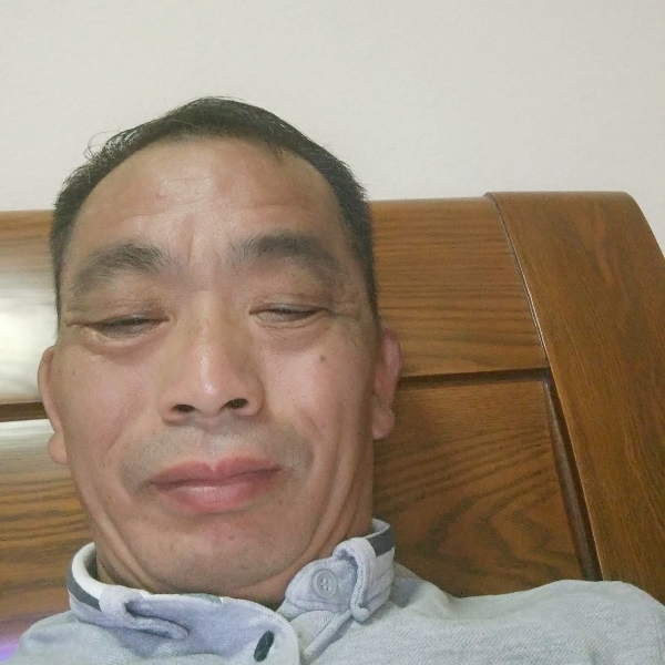 严己的照片
