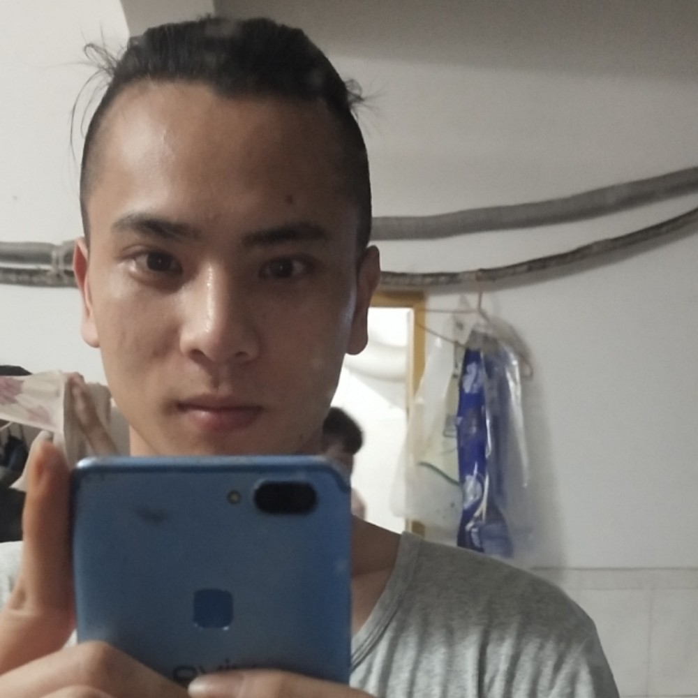 殷勤与机器猫的照片