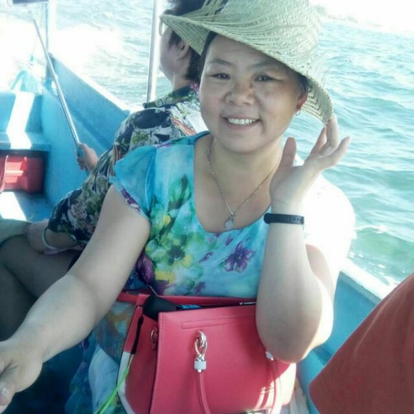 摩托浅吻爱笑的照片