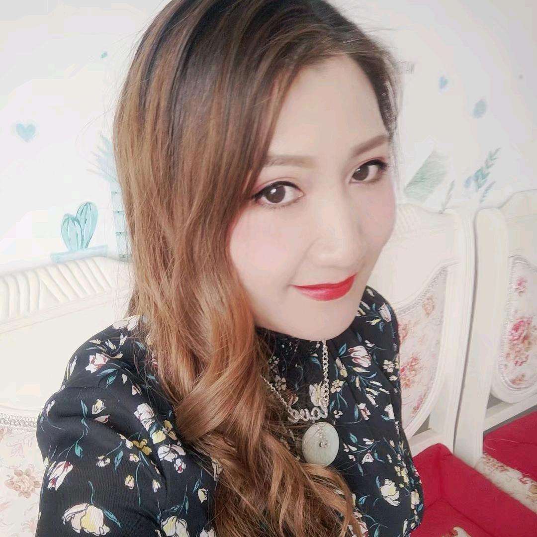 调皮用蓝莓的照片