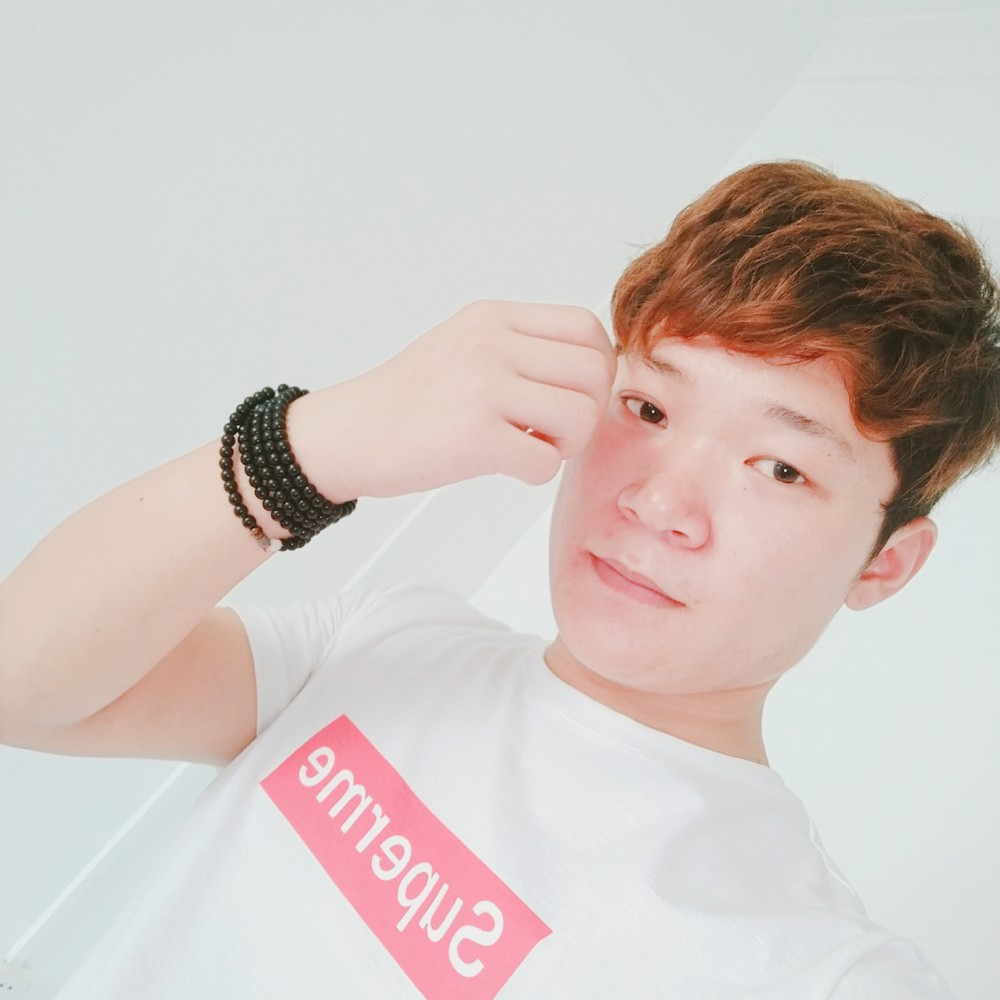自信浅吻蛋挞的照片