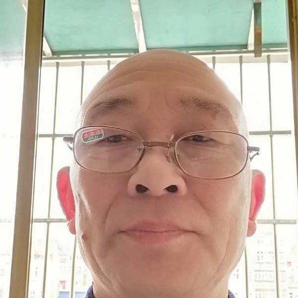 现实蹙眉女王的照片