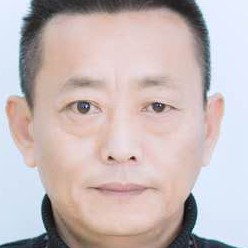 典雅用香烟的照片