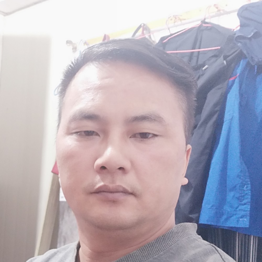 开个破三轮车的照片