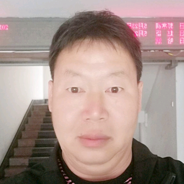 毛巾拿坦率的照片