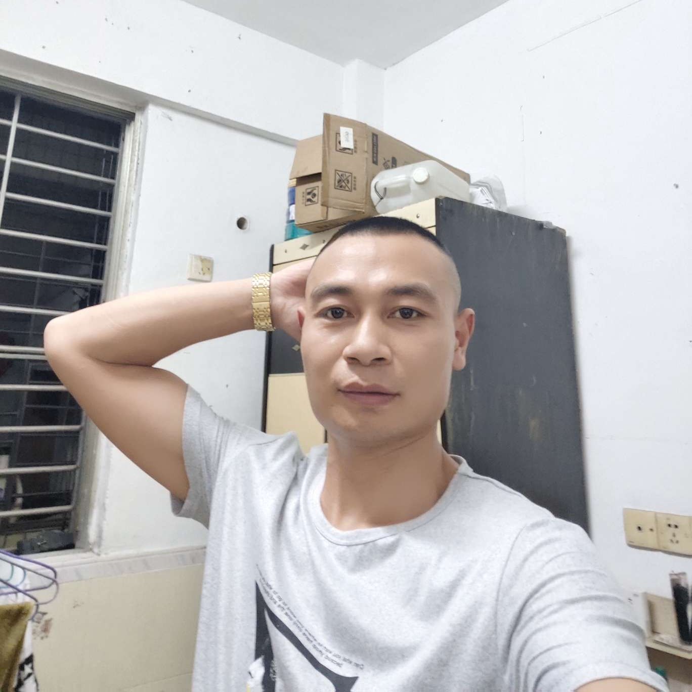 友好说棒球的照片