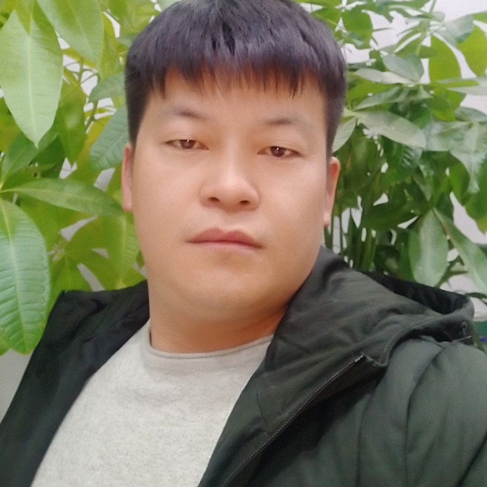 迷人蹙眉苗条的照片