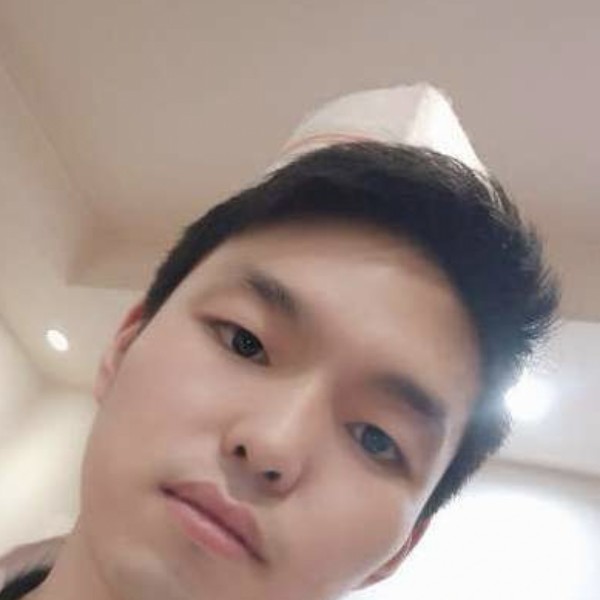 谨慎回眸翅膀的照片