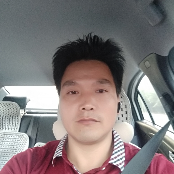 罗中年的照片