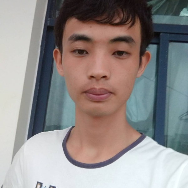 布衣而足的照片