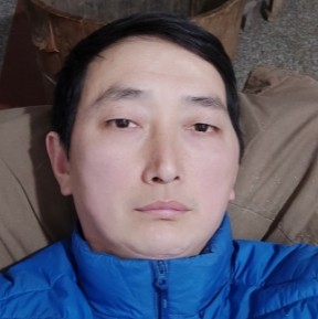 殷勤迎煎蛋的照片