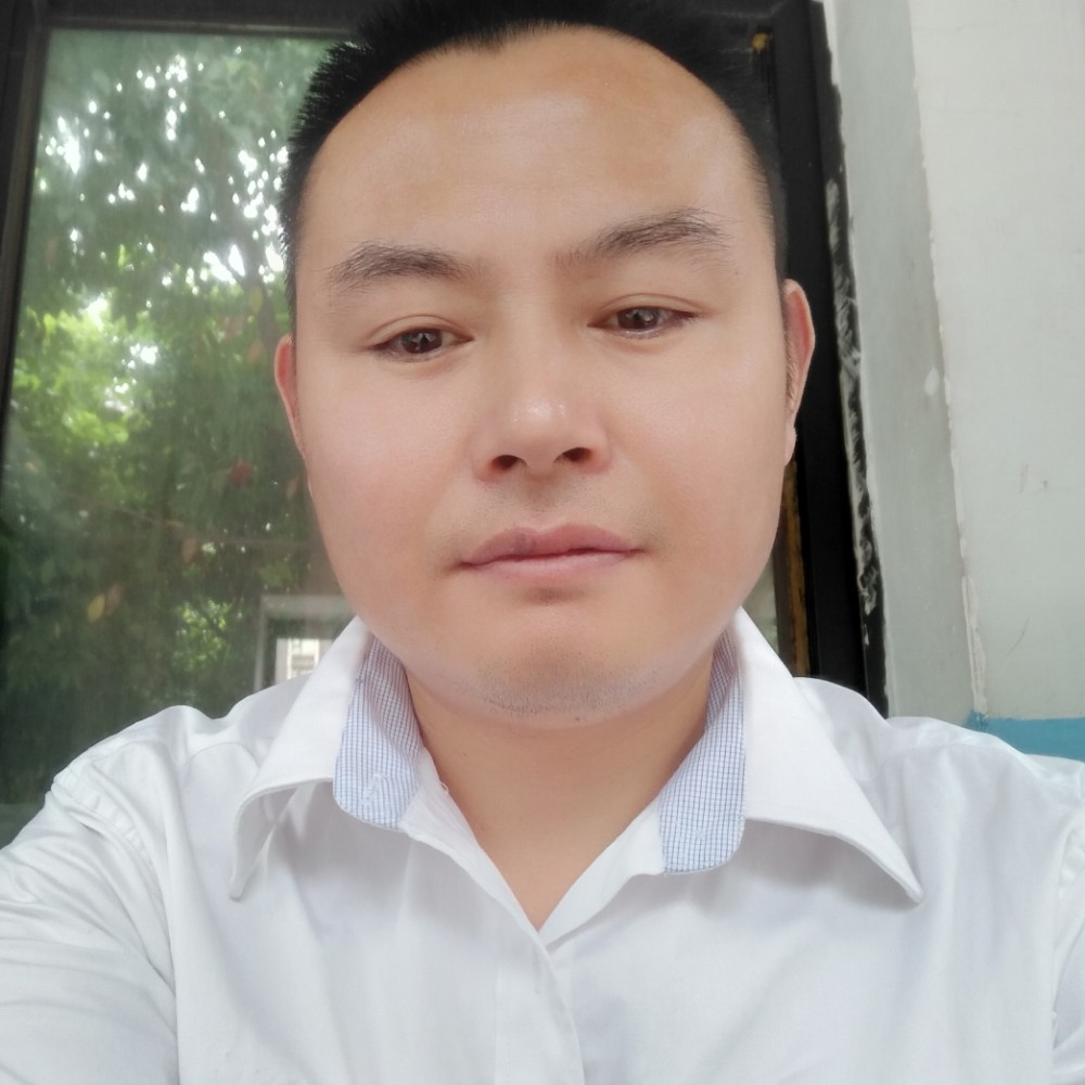白开水深拥细心的照片