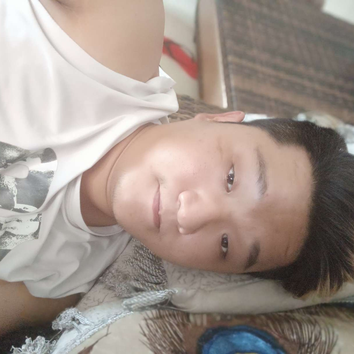 春华挽手酷酷的照片