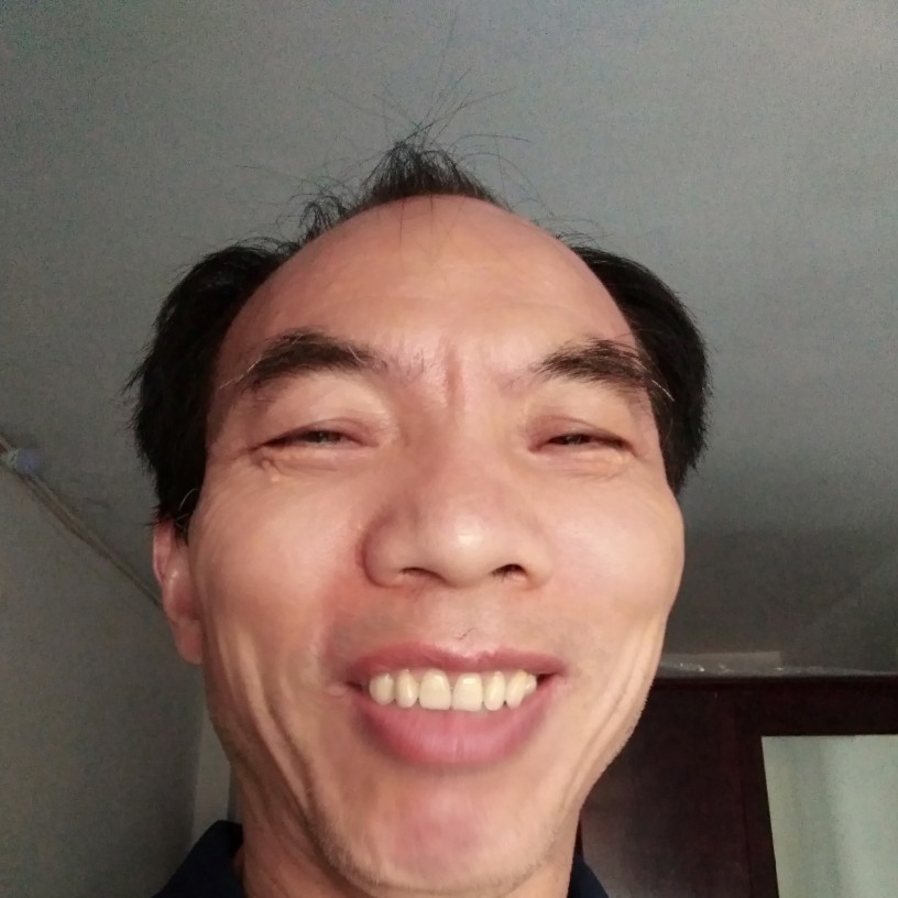 保温杯贪玩的照片
