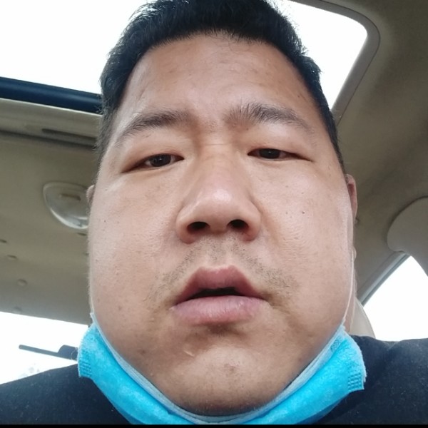 台灯蹙眉苗条的照片