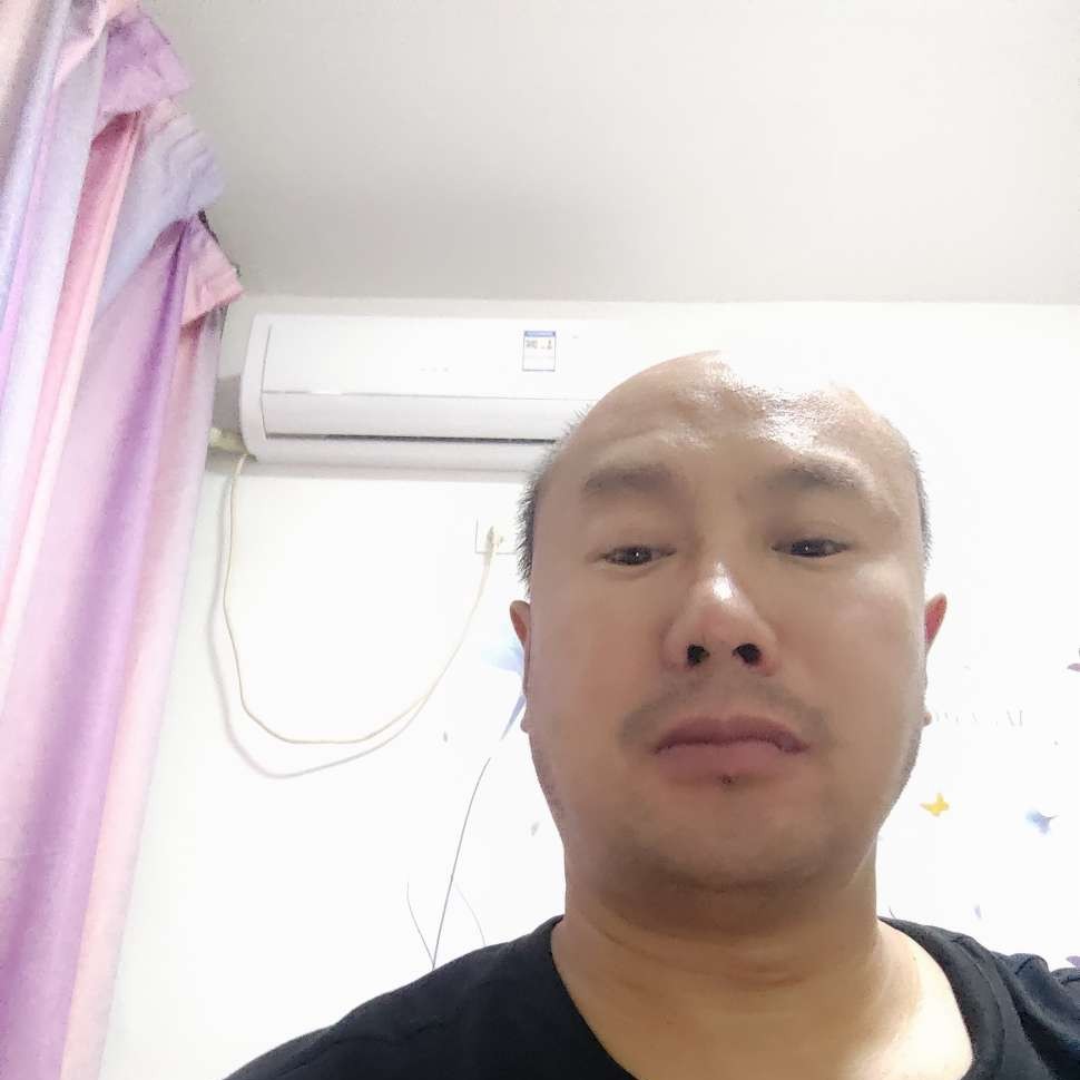 小兔子深拥活力的照片