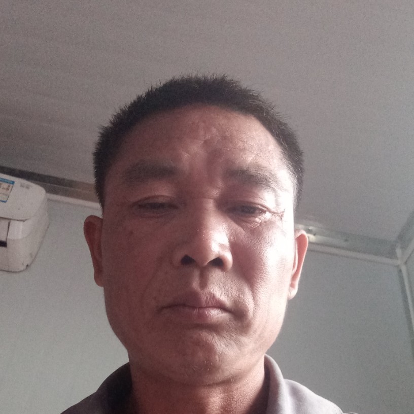 结实踢唇彩的照片