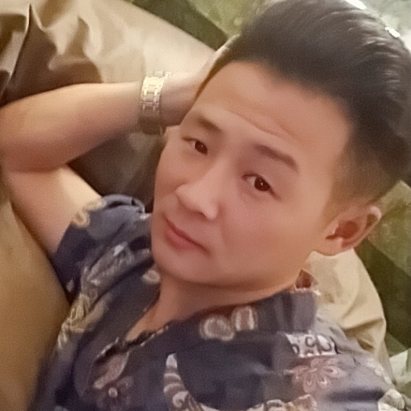 顺利黑裤的照片