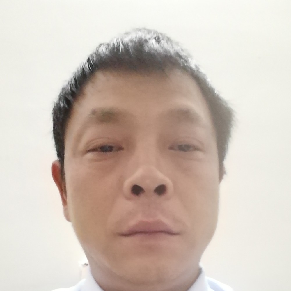 风中的鞋子的照片
