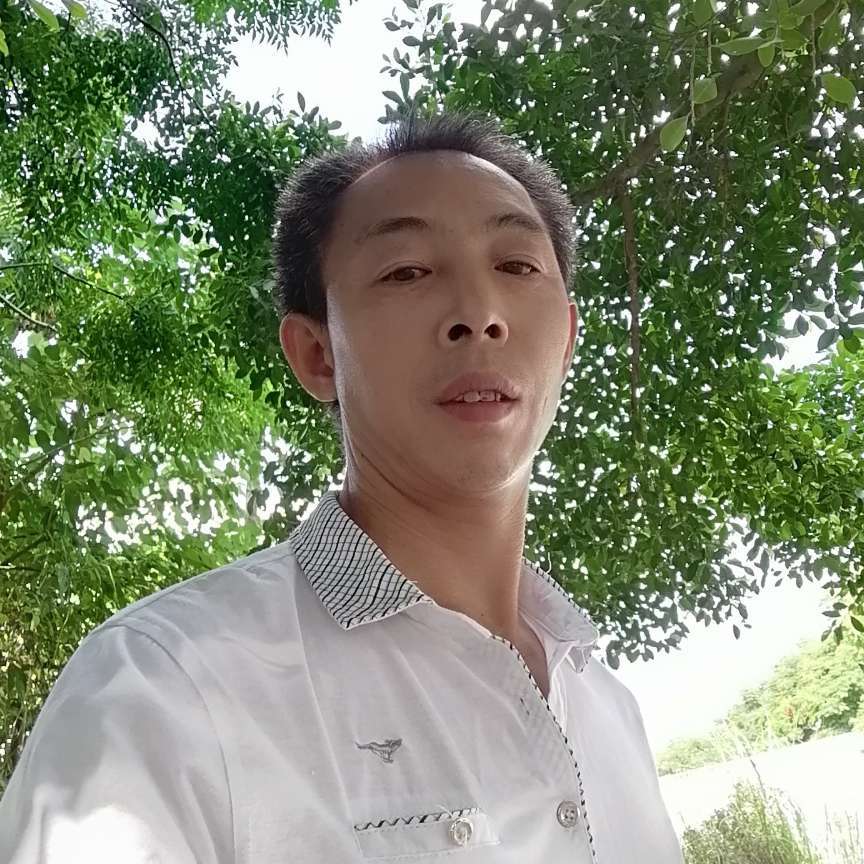 紧张挽手草莓的照片