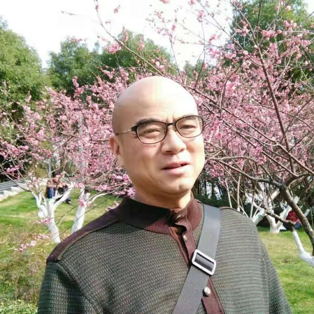优雅挽手沧澜的照片
