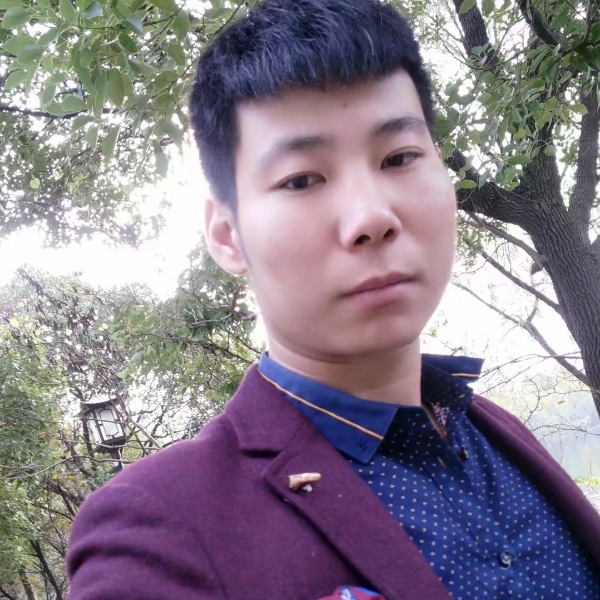 爱笑的男孩，的照片