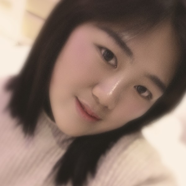 孤独的小女孩的照片