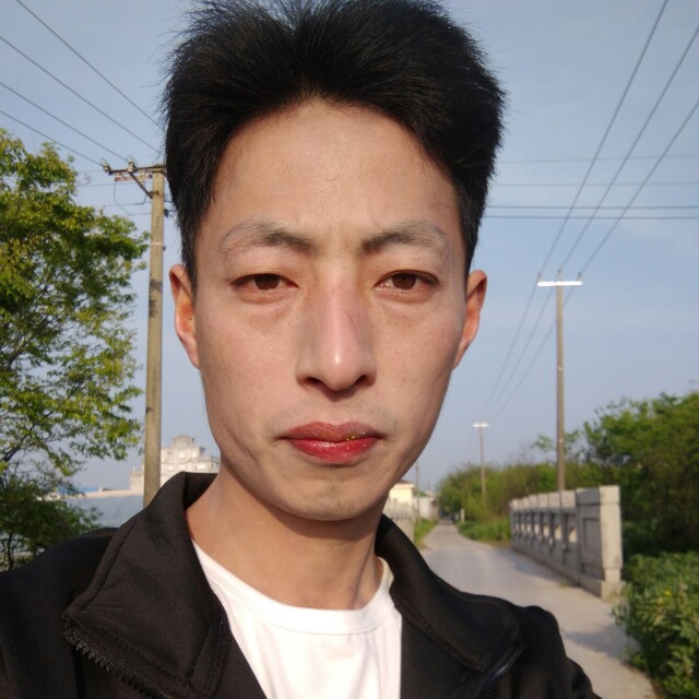 眼神爱撒娇的照片